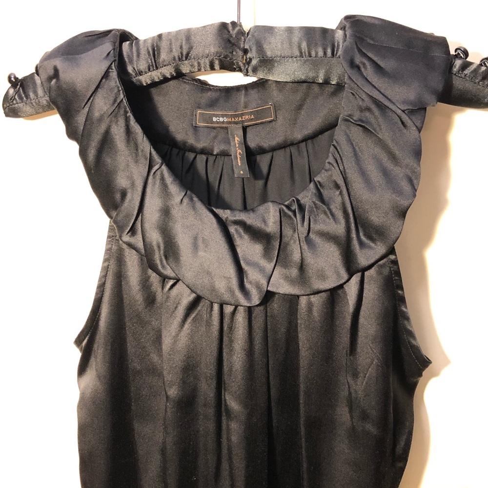 BCBG Max Azria Black sleeveless blouse 🌺 - Picture 3 of 12